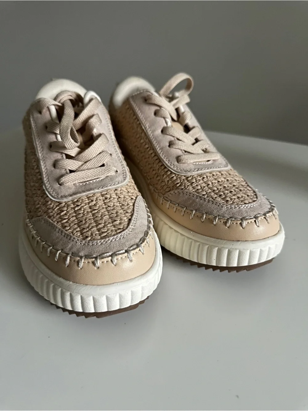 Dream Pairs Women’s Beige Crochet Platform Sneakers Lace-Up Size 6 Like New